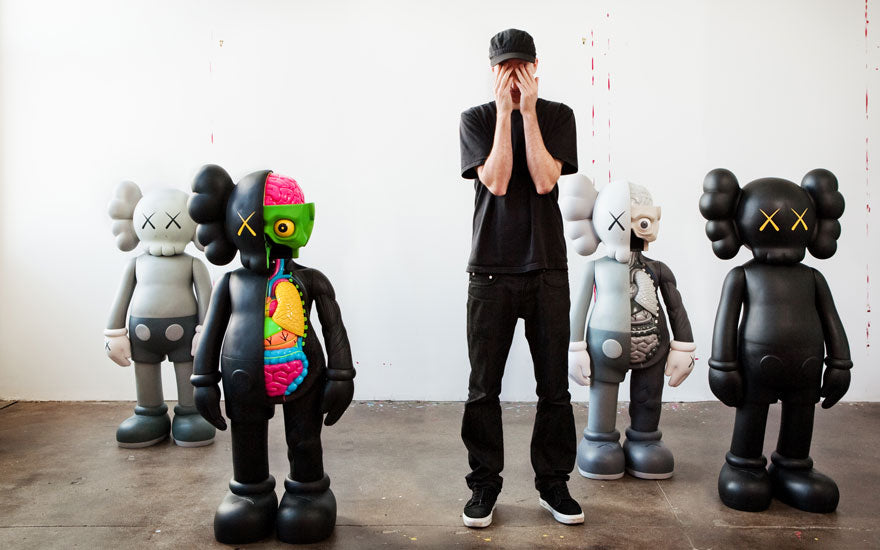 Kaws: L'artista che ha ridefinito la pop art